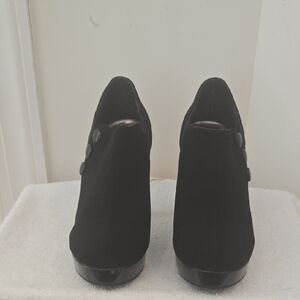 Chic Black Heeled Boots for Women